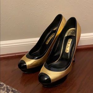 GINA black and gold platform pump
